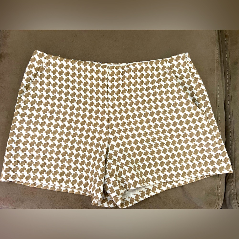 Trina Turk Beige Houndstooth Tan Tweed Shorts